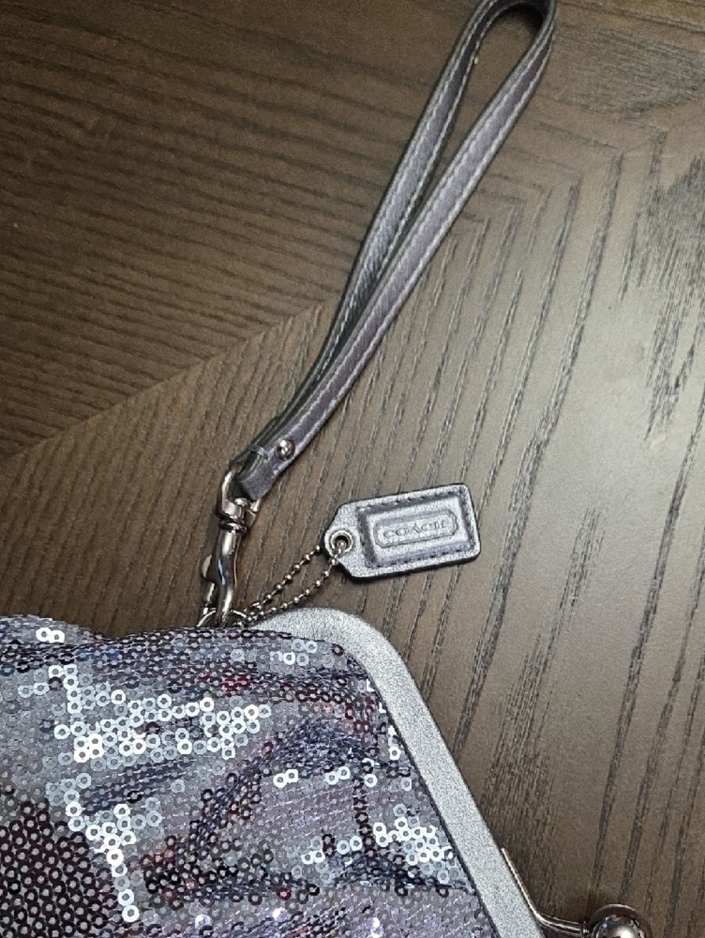 Coach Limited Edition Silver Sequin Kiss-Lock Wristlet Clutch With Hangtag - Picture 2 of 14